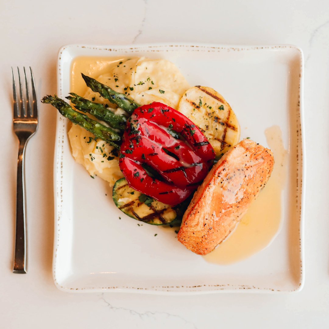 TulasKitchn's tweet photo. Succulent and tender, our Pan-Seared Salmon is love at first bite! https://t.co/7pwZX36JVE