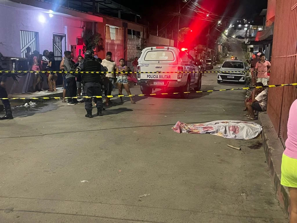's tweet image. VÍDEO: homem é morto durante carreata política na Zona Norte de Manaus
#carreatapolítica #execução #MontedasOliveiras #vídeo
emtempo.com.br/330694/policia…