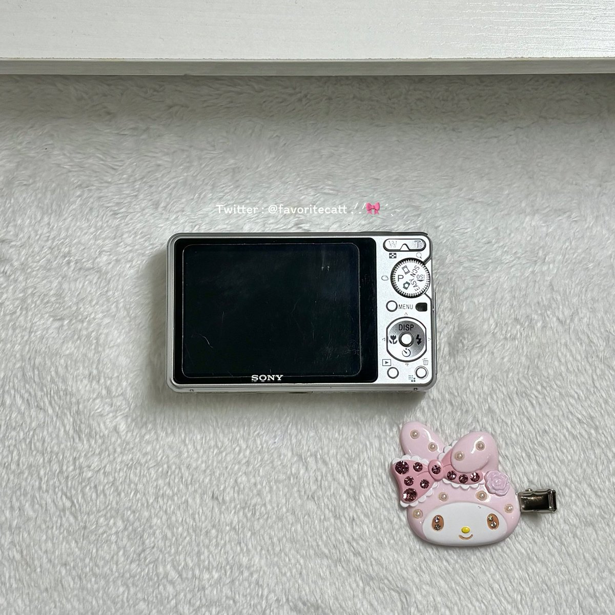 favoritecatt's tweet image. Sony dsc s950 📷𓂃✴︎
ราคา : 1,950 รวมส่ง 

𓇼 สิ่งที่ได้รับ : กล้อง + แบต + สายห้อย
บอดี้สวยมาก สภาพดี มีรอยเล็กน้อย ใช้งานเต็มระบบ แฟลชได้ วิดีโอได้ โทนสวยผิวขาวชมพู มู้ดดี ซูมลื่นไม่มีฝุ่น ปุ่มไม่รวนไม่ค้าง

𓇼 ตำหนิ : จอย่นบางๆ

#กล้องดิจิตอลมือสอง #กล้องดิจิตอล #ส่งต่อกล้อง