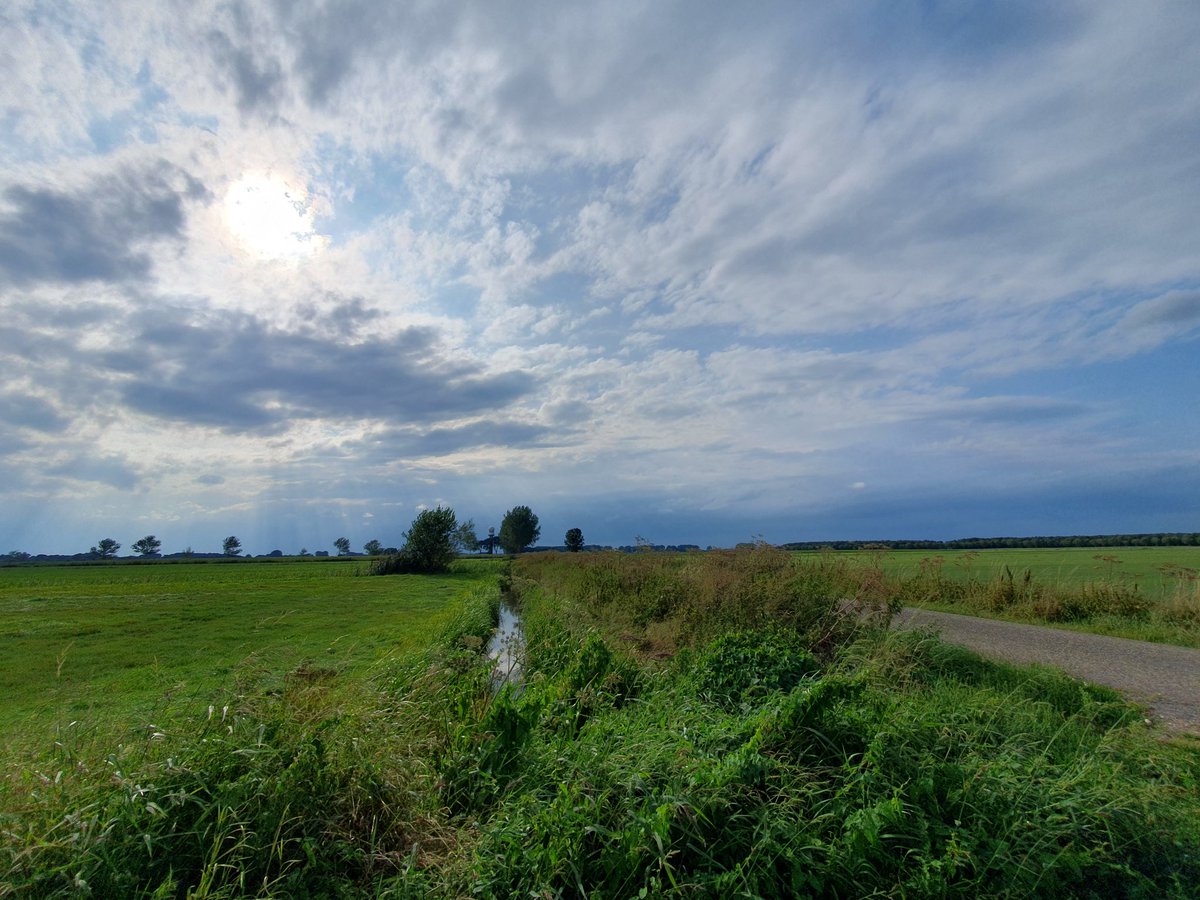 Herwijnen wachten op de buienlijn mogelijk een arcus!