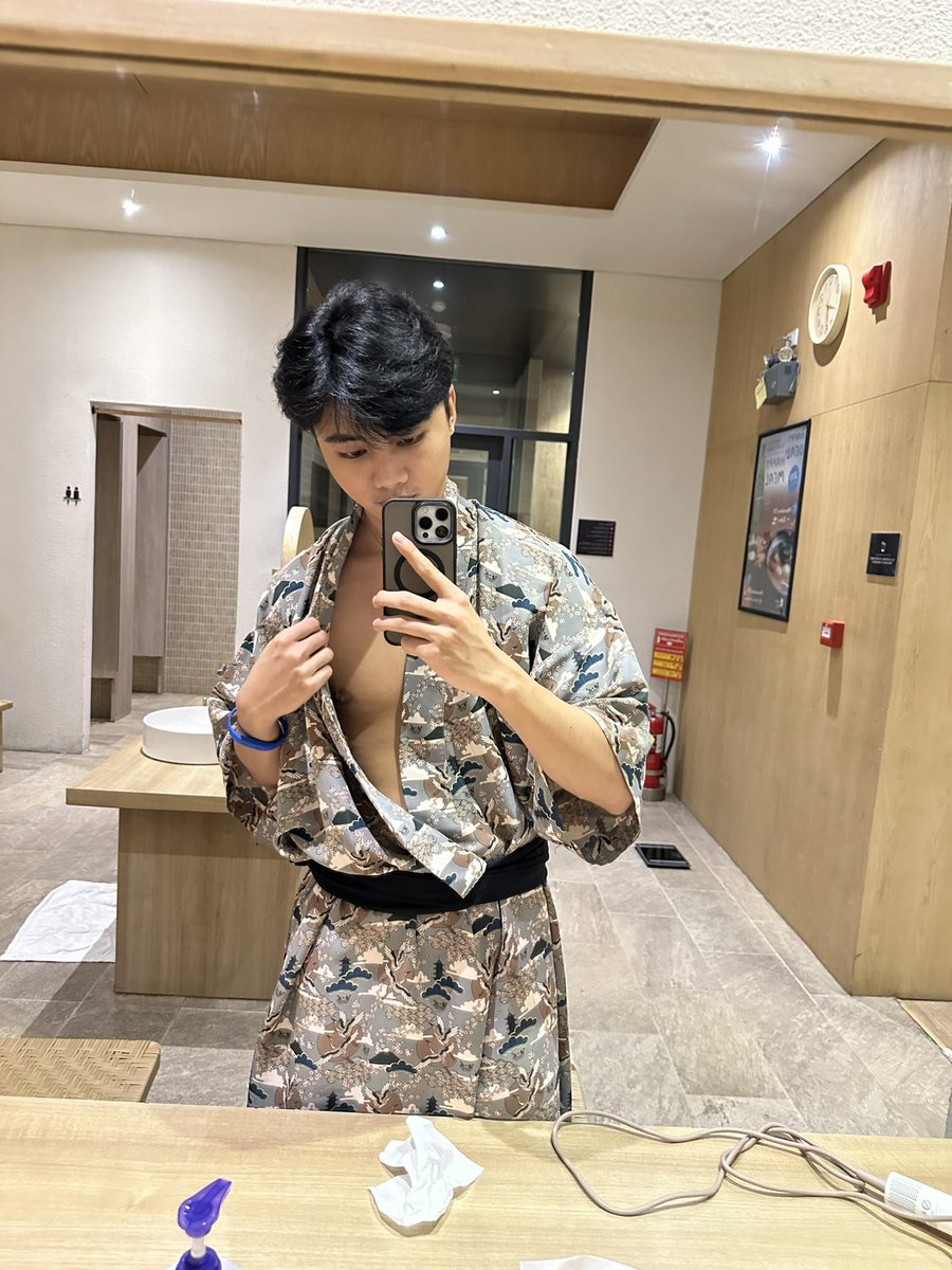 ออนเซ็นครั้งเเรก! ตอนแรกตื่นเต้นนะคับ แต่ทุกคนคือถอดกันหมด ไม่ได้มีใครมาสนใจเรา ต่างคนต่างเเช่น้ำเเล้วมันดีมากๆสบายตัว ต้องกลับมาอีกเเล้ว🤤