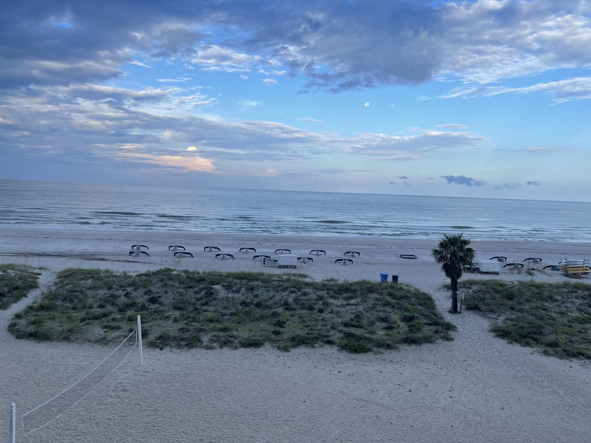 only1zaina's tweet image. Like the ocean, what we reveal is just the surface the real beauty (or chaos) lies beneath #mindsight