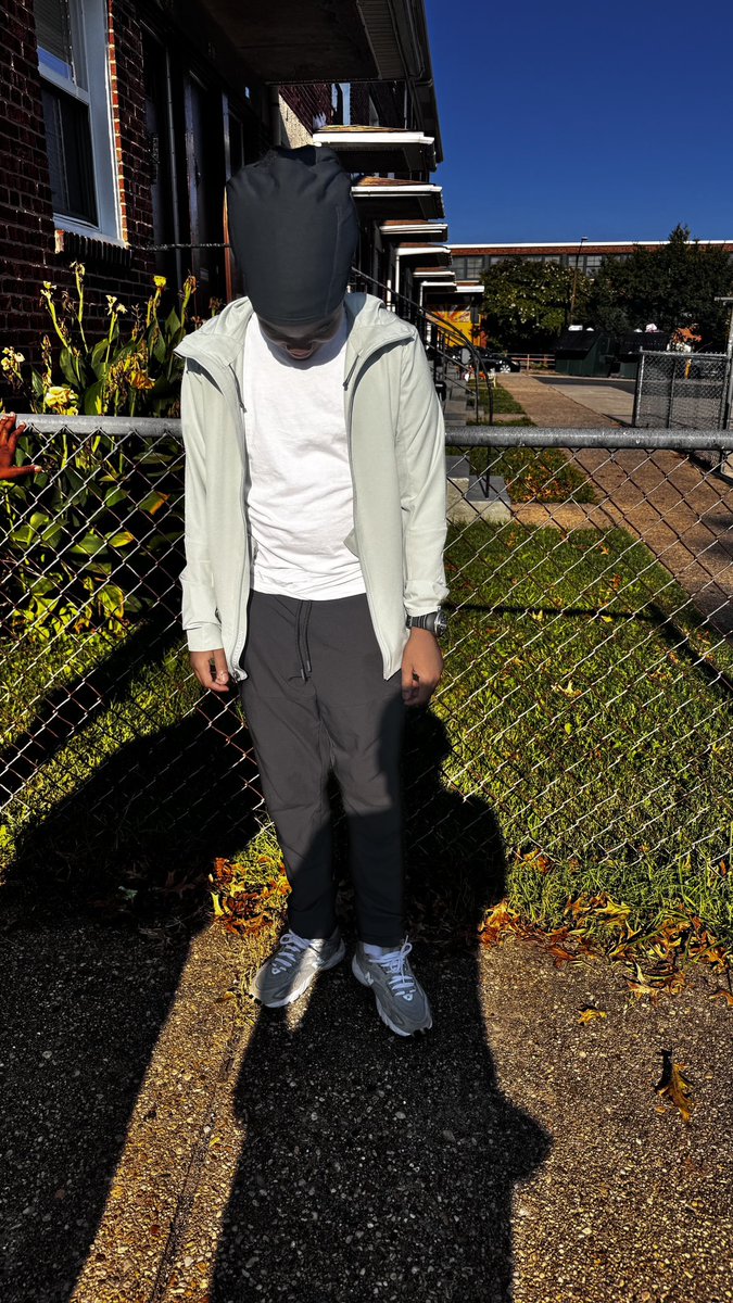 BucketBang's tweet photo. in my hood chillaxing https://t.co/jHTmhrfLib
