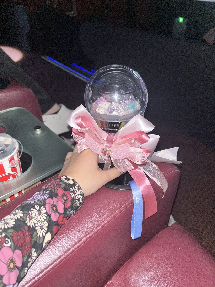 AAAMAZAYN's tweet image. lagyanan ng drinks? no, lagyanan ng caratbong 🩵🩷 #ajunice