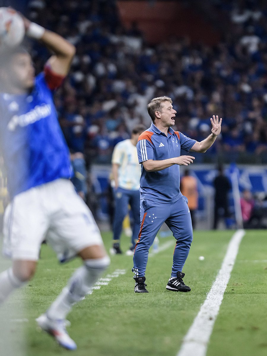 Cruzeiro's tweet photo. Seguimos motivados e unidos! 👊 Nosso próximo desafio é neste domingo, contra o Internacional, no Estádio Beira-Rio. 

📸 @ggaleixo https://t.co/q7ocJuMWtF