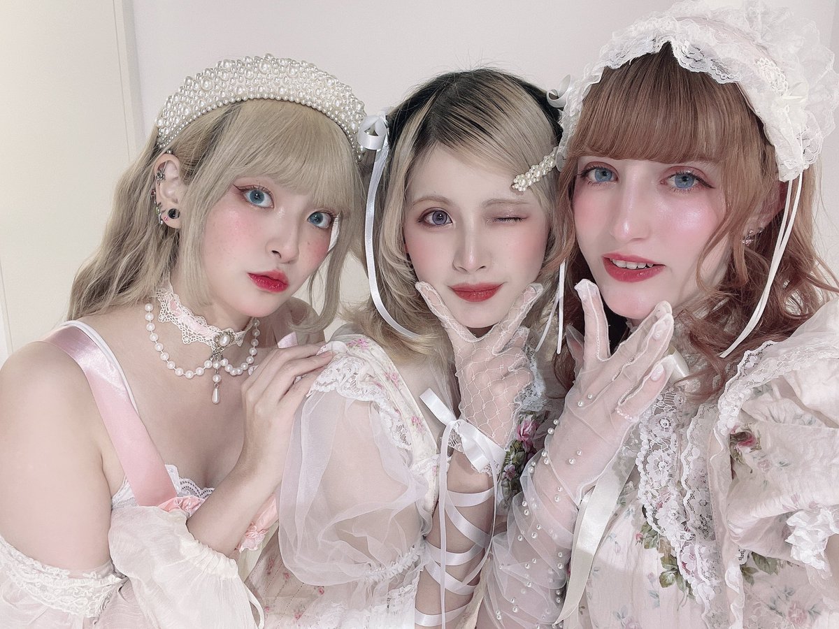 heidichandesu's tweet photo. 𝒜𝓁𝒾𝒸𝑒 𝑒𝓃 𝑅𝑜𝓈𝑒 𝒻𝑜𝓇 𝑀𝒶𝓉𝒾𝓃𝑒𝑒 𝒮𝑜𝒾𝓇é𝑒 𐙚₊˚⊹♡ https://t.co/Wgx1tGvo1S