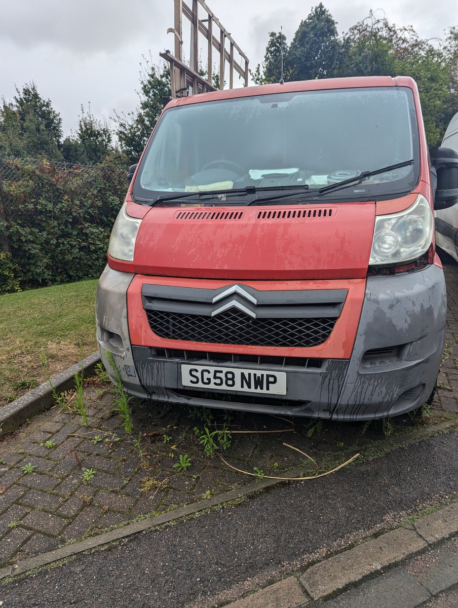 ginhead64's tweet photo. @LQcontactus still have 2 vans illegally dumped on our estate!! Reported year ago please can you get them removed!! Thanks no tax or Mot https://t.co/PD8rIoJY8Q