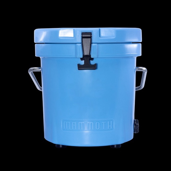 FirearmsGuide's tweet image. Mammoth Coolers’ Live Bait Bucket tinyurl.com/yc238ke9 @MammothCoolers #mammothcoolers #fishtanks #bait #baittank #fishingrod #fishinggear #livebait #bass #tuna #pelargic #bluewater #bassfishing #sportschiessen #jagd #hunting #jakt #angling #fishingdaily #shimano #fishing