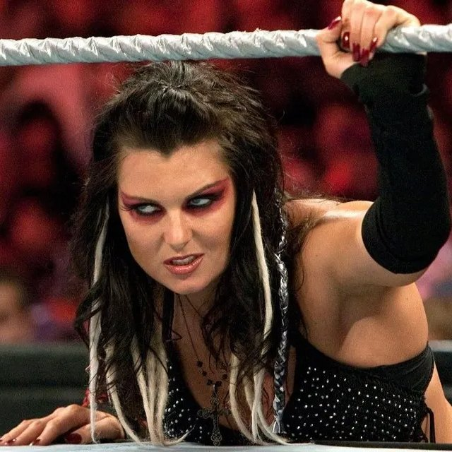 theCinemaholic's tweet image. Katarina Severen is set to embark on a challenging journey as a filmmaker! The former WWE wrestler will make her feature directorial debut with the thriller ‘Ensnared.’

Read more: moviedelic.com/ensnared-katar…

#KatarinaSeveren #Ensnared