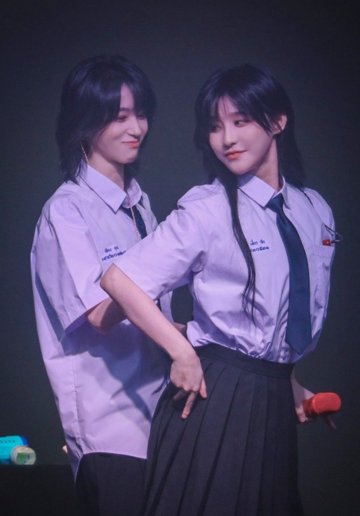 wkuwsf1's tweet photo. So far this is the best tour &amp; duet stages for #ftcy
1. Today songs are good &amp; both of their voice sounds stable &amp; great
2. I noticed Yunjie is very clingy, protective &amp; possessive in this tour. Tiancao being playful on stage but jy keeps pulling. Jy being gentleman as always https://t.co/RjkRQYsOVk