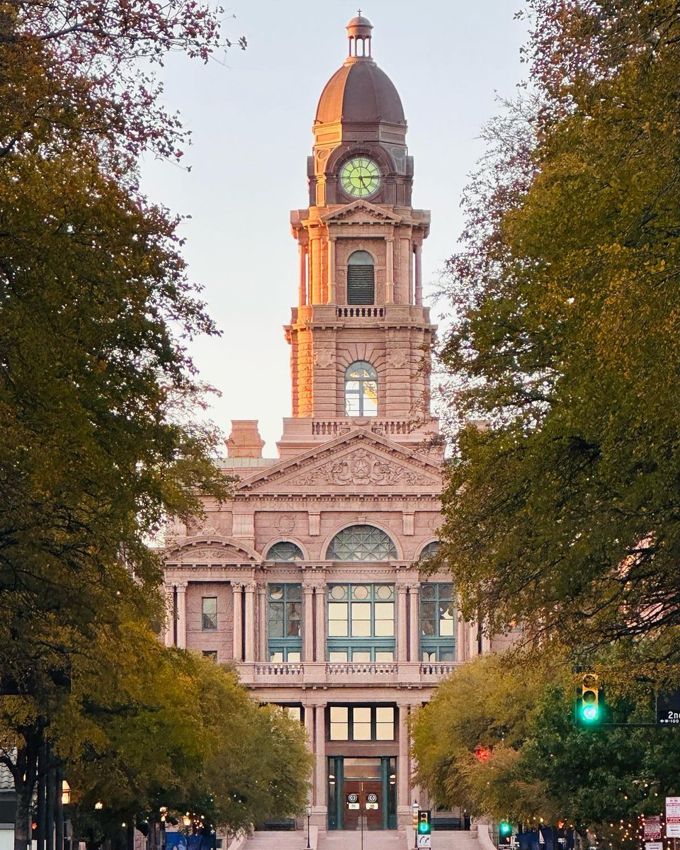 Iconic and timeless, just like Fort Worth. 🏛️

Find a tour or read more in our Fort Worth History itinerary below!
📜 bit.ly/4dJ2gEZ

📸: @artfinchers