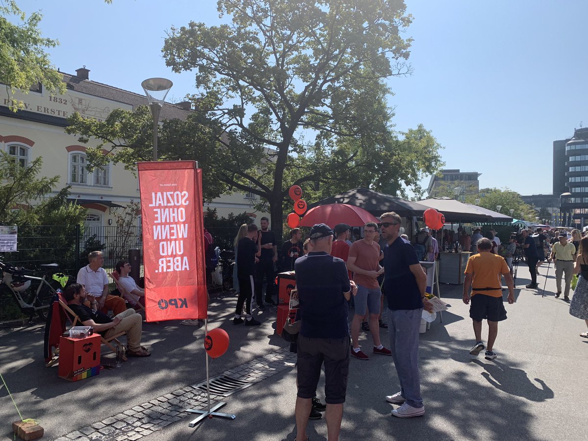 Wahlkampfauftakt der <a href="/kpoeplus/">KPÖ PLUS</a> am #südbahnhofmarkt  mit <a href="/Schweiger_kpoe/">Tobias Schweiger</a> !

#sozialohnewennundaber #kpö