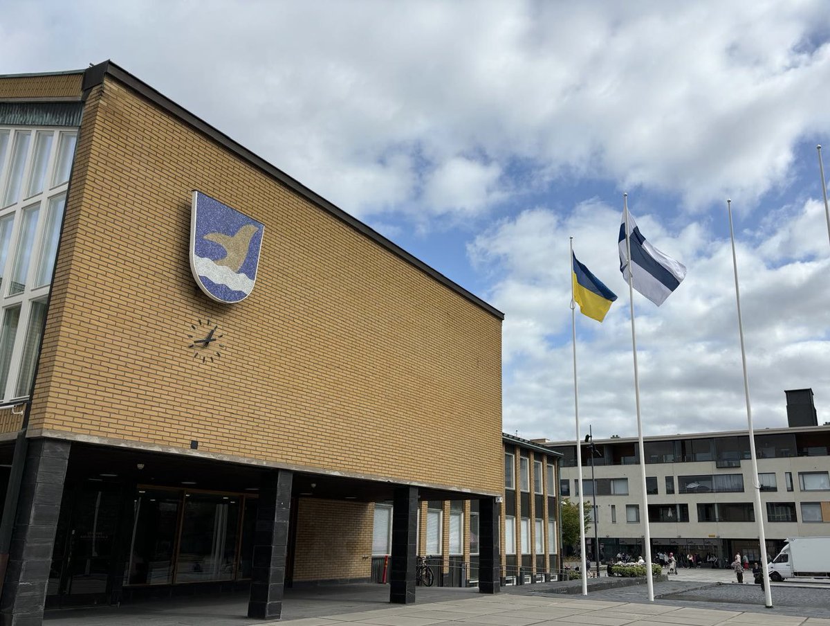 Vantaan kaupungintalo liputti Ukrainan itsenäisyyspäivän 24.8. kunniaksi, Ukraina ja ystävyyskaupunkimme Boryspil tarvitsevat väsymätöntä tukeamme. 
Slava Ukraini! 🇫🇮🇺🇦
#WeStandWithUkraine #Ukraina #Suomi #Boryspil #Vantaa