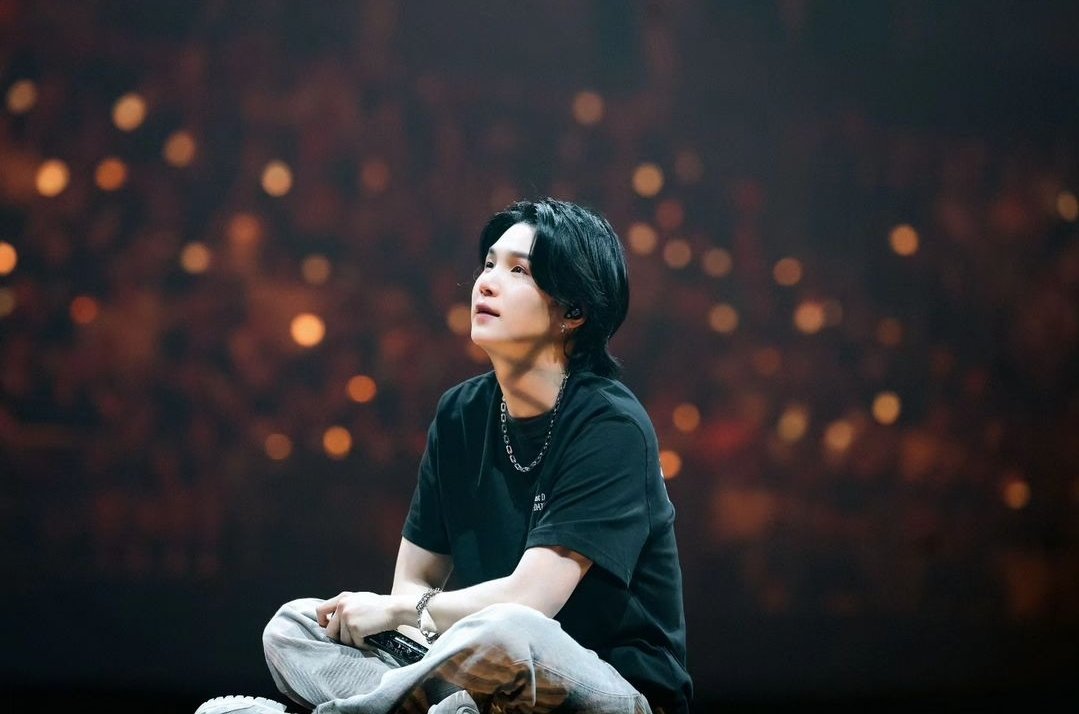 AnnaGor44's tweet photo. 그냥 크게 웃어줘 (웃어줘) 세상이 떠나가듯
그냥 버텨줘 (버텨줘) 당신이 어디 있든
당신들의 꿈들이 꿈들로만 남지 않길
언제 어디서든 나 당신들을 응원할게, dream

#ARMYShieldsBTS
#SnoozeTheHate
#BTSisPARADISE
#우리함께라면사막도바다가돼

WITH YOONGI TILL THE END 
WE TRUST YOU YOONGI https://t.co/DY7aZtEWoq