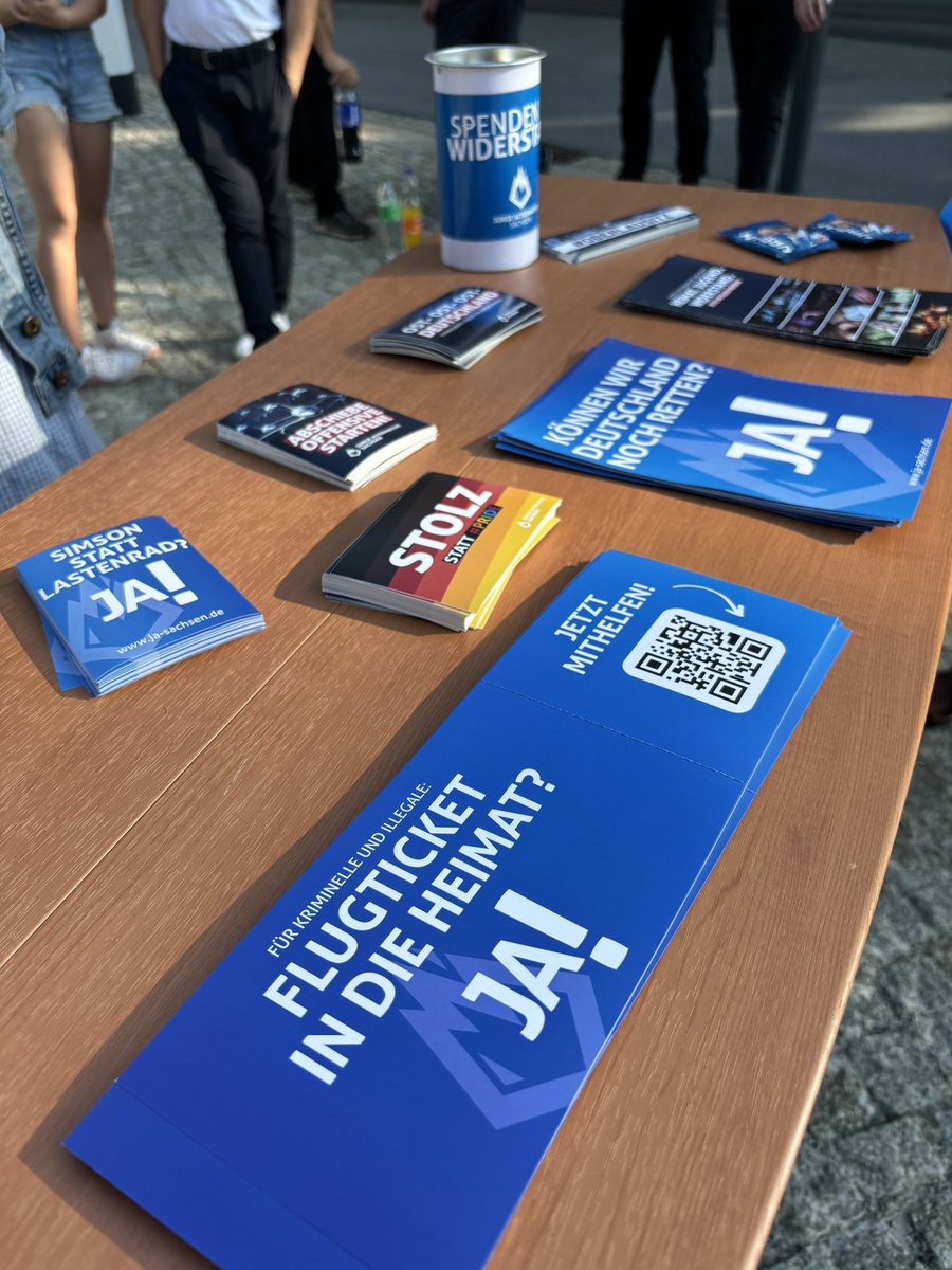 Stadtfest ohne Messerstecher? JA!

Am Rande des Görlitzer Altstadtfestes verteilten wir heute Material an junge Leute und machten Werbung für die AfD - damit Görlitz nicht zu #Solingen wird!