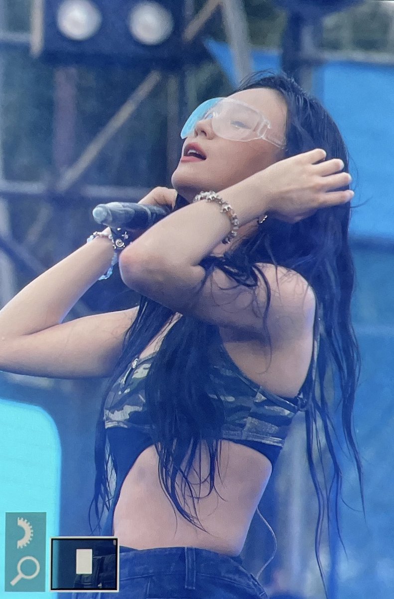 UMJIPROD's tweet photo. EXCUSE ME UMJI?!!?????!??? https://t.co/MLtfZoavz6