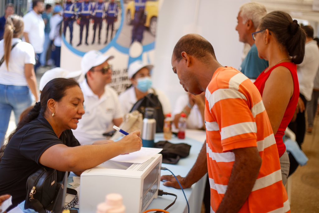 Cuando estuvimos en campaña, nos comprometimos a trabajar con la comunidad. Ahora, con la estrategia #AlcaldíaAlBarrio, estamos aquí para cumplir ese compromiso. Queremos acercar toda la oferta institucional de la <a href="/SantaMartaDTCH/">Alcaldía de Santa Marta</a> a Nacho Vives y barrios aledaños. ¡Estamos aquí