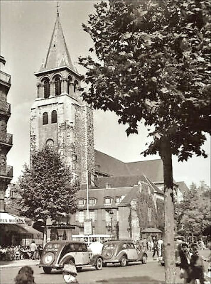 Willy Maywald. 
Église Saint-Germain-des-Prés 
1950. Paris