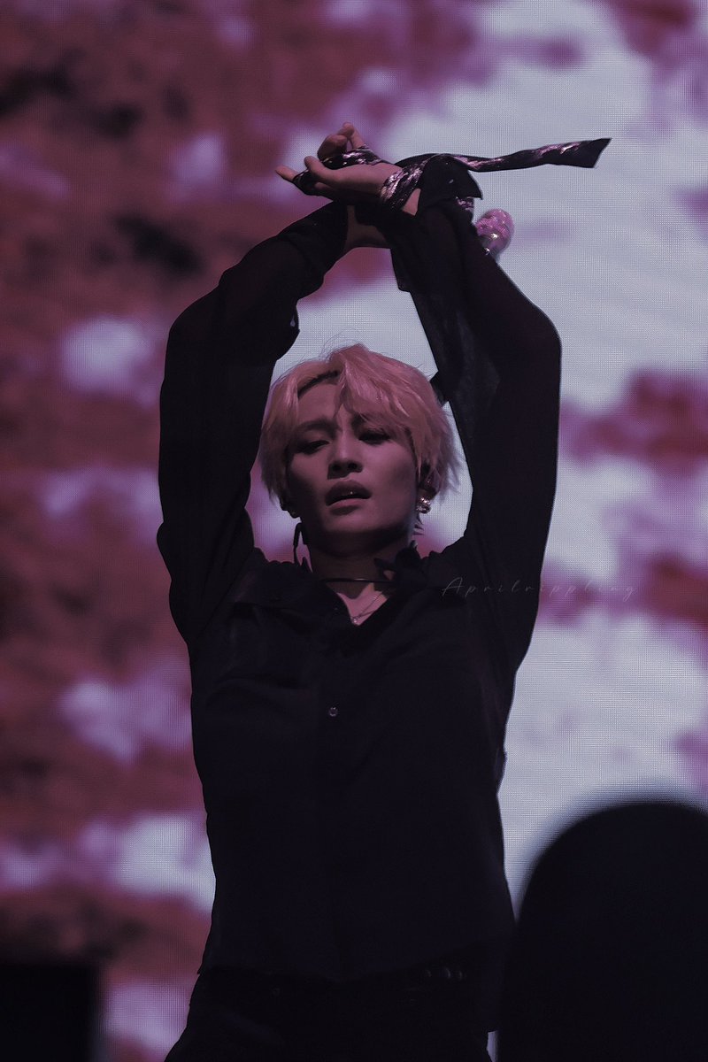 Aprilrippling__'s tweet photo. #WayV #威神V #웨이션브이 
#양양 #YangYang #ヤンヤン
 #WayV_ONTHEWay_in_GUANGZHOU https://t.co/Rr4K59M1kF