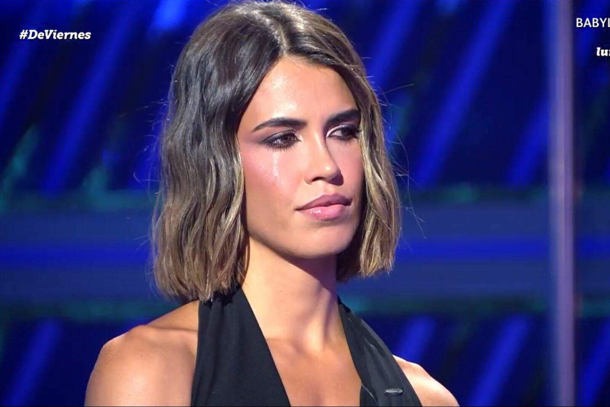 Difícil de empatizar con Sofea cuando hay dinero de por medio!  Recuerden cómo fue en la Isla, y cómo juzgó a Rocío Flores y a Olga Moreno. Ella busca despertar la pena de los demás. No ganó supervivientes, ahora montar un drama con un paripé exclusivamente para ganar dinero. 🤮