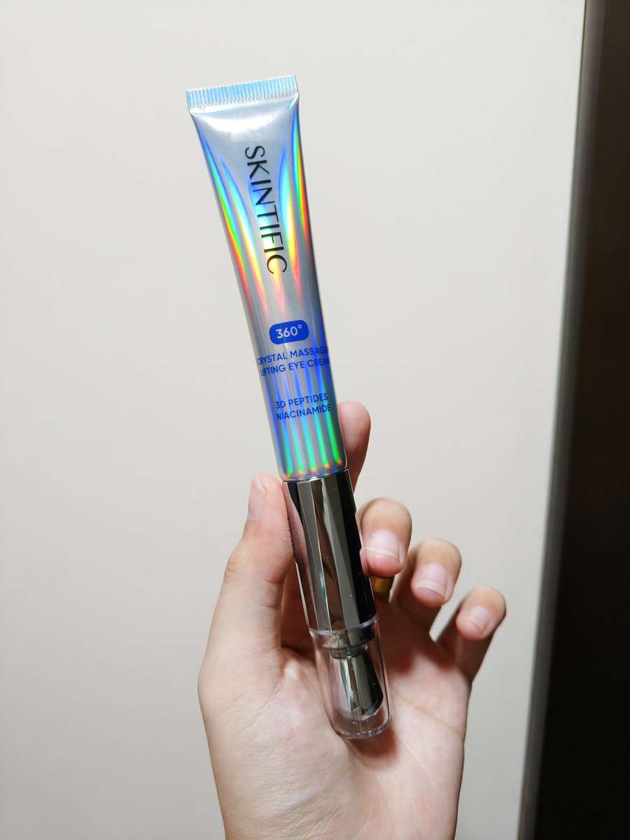 namsuu7's tweet image. ชอบอายครีมตัวนี้มากกกก แต่น้อนจะหมดละอะแงงงงง นี่ชอบกิมมิคหัวนวดคริสตัลมากอะ เวลาหัวนวดสัมผัสผิวมันจะสั่นได้ เจ๋งเว่ออออ แล้วฟินมาก เหมือนได้กระตุ้นจริงๆ ละใต้ตาใสขึ้นจริง ลดบวมได้จริง อมกกกกกกกกก #ใช้ดีบอกต่อ