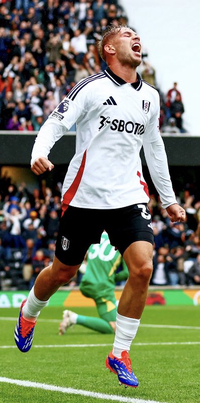 JamieDReid's tweet image. Look at what it means. Great to see Emile and Alex on target and delighted to start at the Cottage with a W. We’ve recruited so well. Great noise throughout. Come on @FulhamFC