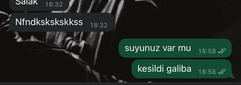 zeliiha_yigit's tweet photo. eski sevgilisi aynı zamanda komşusu olunca kızlar: https://t.co/vjOGR9Sksa