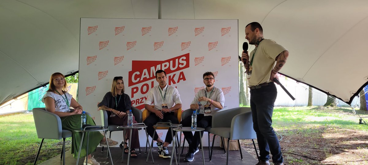 GoTracz's tweet photo. 🌻 Za nami ważna debata na @Campus_Polska 2024: "Zakaz hodowli zwierząt na futro — dwie dekady walki ponad podziałami!”

❓️Wiele ciekawych pytań od osób uczestniczący w Campusie, na które odpowiadaliśmy jeszcze długo po panelu.

💚 Dziękuję @bognawiltowska,  @PStrzalkowski i Michał Kontraktowicz za dobrą rozmowę, a @everydayheropl za prowadzenie.

🦊 Coraz więcej osób popiera #CzasNaZakaz! Już jesienią będziemy procedować w Sejmie mój projekt ustawy o zakazie hodowli zwierząt na futra. Trzymajcie kciuki!