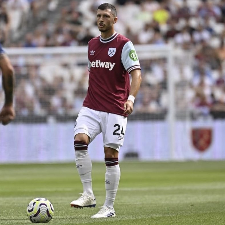 #Seleccionados | 📍Premier League 🏴󠁧󠁢󠁥󠁮󠁧󠁿 

📌  Brighton 2-1 #ManUtd 

⏱ Licha Martínez 90’

🔁 Garnacho entró en el ST

📌  Crystal Palace 0-2 #WestHam 

⏱️ G. Rodríguez 90’

📌  #Tottenham 4-0 Everton

⏱️ Cuti Romero 90’

⚽️ Metió el 3-0, séptimo gol en 100 partidos.