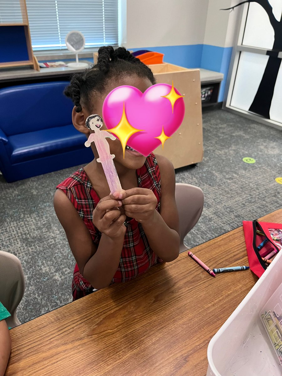 KiraBethDelgado's tweet photo. PreK loved creating themselves for our Safe Keeper bag! #LeonardLeopards @OLE_Leopards https://t.co/qBqywfwKeL