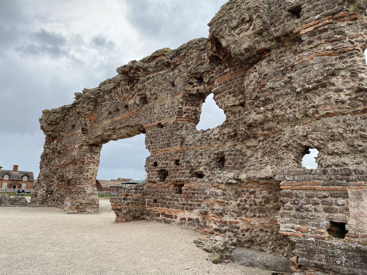 karn_nicholas's tweet photo. The layers of masonry and tiles show up really well here. https://t.co/lB0WxJPyT8
