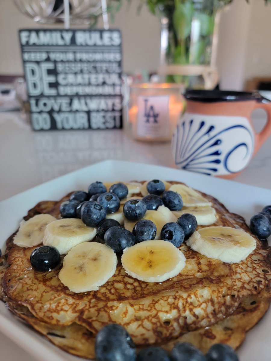 jcae2008's tweet image. Breakfast vibes...
Pancakes with fresh banana and blueberries.
#CookingVibes #Breakfast #MadeFromScratch