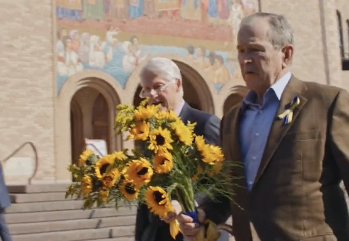 TheBushArchive's tweet photo. Former President George W. Bush And Bill Clinton visits a Ukrainian Church In Chicago to show support for the Ukrainian People https://t.co/WRhx3TDcqQ