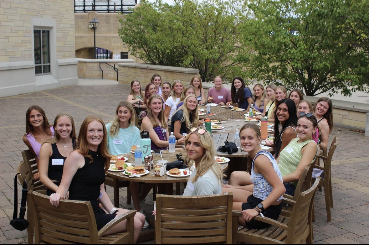 TommieXCTF's tweet photo. First dinner back together π #RollToms #Run4ThePurplePack https://t.co/NcMP3CQ6bN