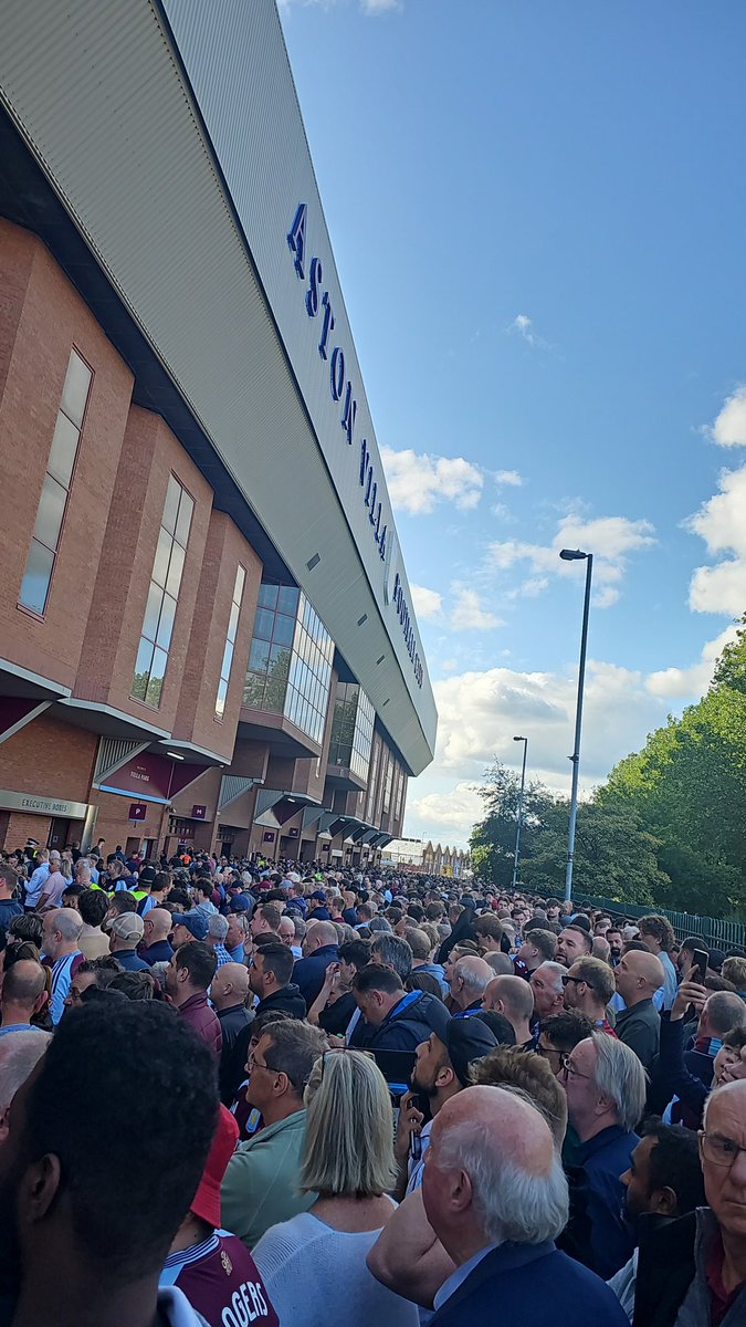 20 mins to kick off and nobody can get into stadium. <a href="/AVFCOfficial/">Aston Villa</a> #digital tickets