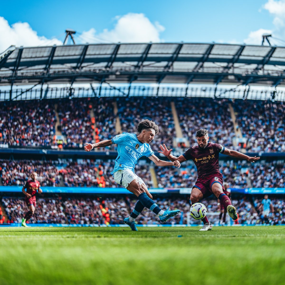 mancityIndo's tweet photo. Si 𝐭𝐚𝐤 𝐤𝐞𝐧𝐚𝐥 𝐥𝐞𝐥𝐚𝐡 𝐝𝐚𝐧 𝐚𝐝𝐚 𝐝𝐢 𝐦𝐚𝐧𝐚-𝐦𝐚𝐧𝐚.

Rico 🔥 https://t.co/GKEeAJiQBa