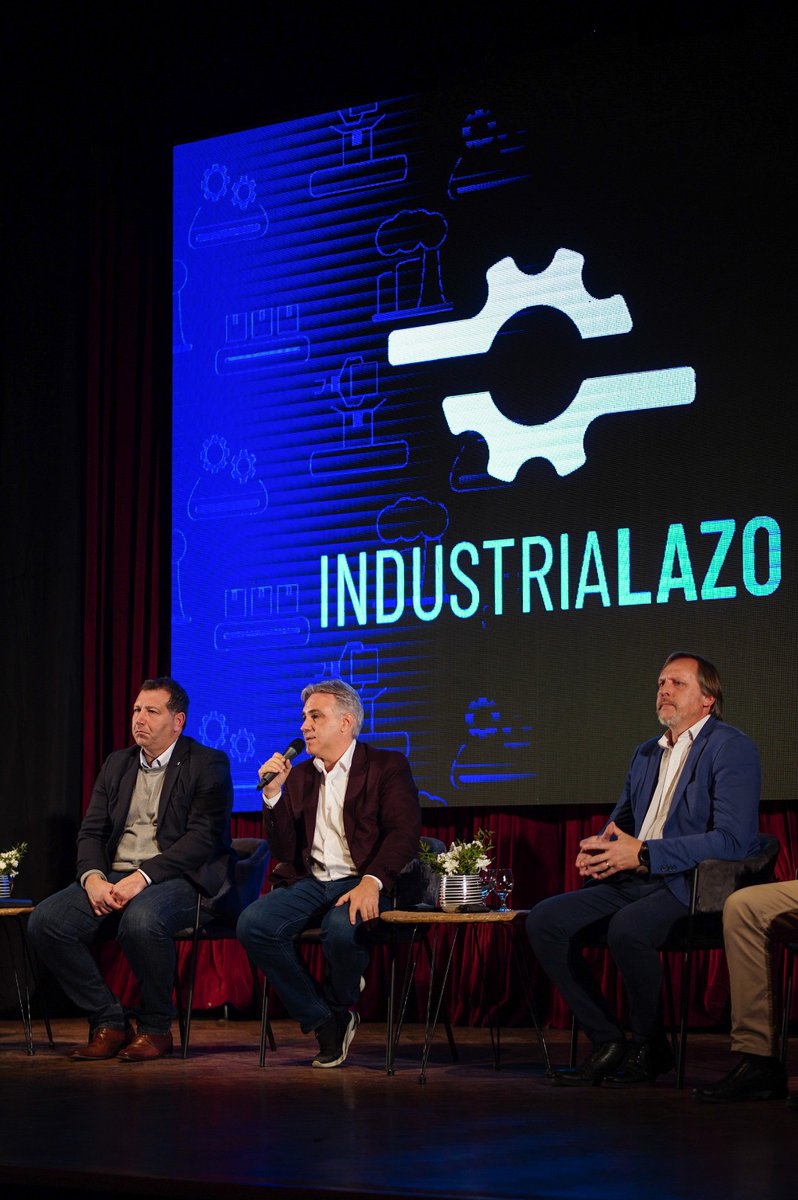 MartinLlaryora's tweet photo. Me llenó de alegría compartir esta actividad protagonizada por más de 600 jóvenes industriales y estudiantes de instituciones técnicas. Participé del #Industrialazo, en el cierre de la 20° edición de la jornada "Portones Abiertos" organizada por la Cámara de Industriales Metalúrgicos y de Componentes de Córdoba (@CIMCCba).

Los jóvenes industriales son la sangre que se renueva para que podamos tener una producción pujante y más trabajo en la Argentina. Fue un gran encuentro que le permitió a estudiantes de escuelas técnicas provinciales conocer de primera mano el tejido productivo local y la aplicación de sus conocimientos en diversas actividades fabriles.
