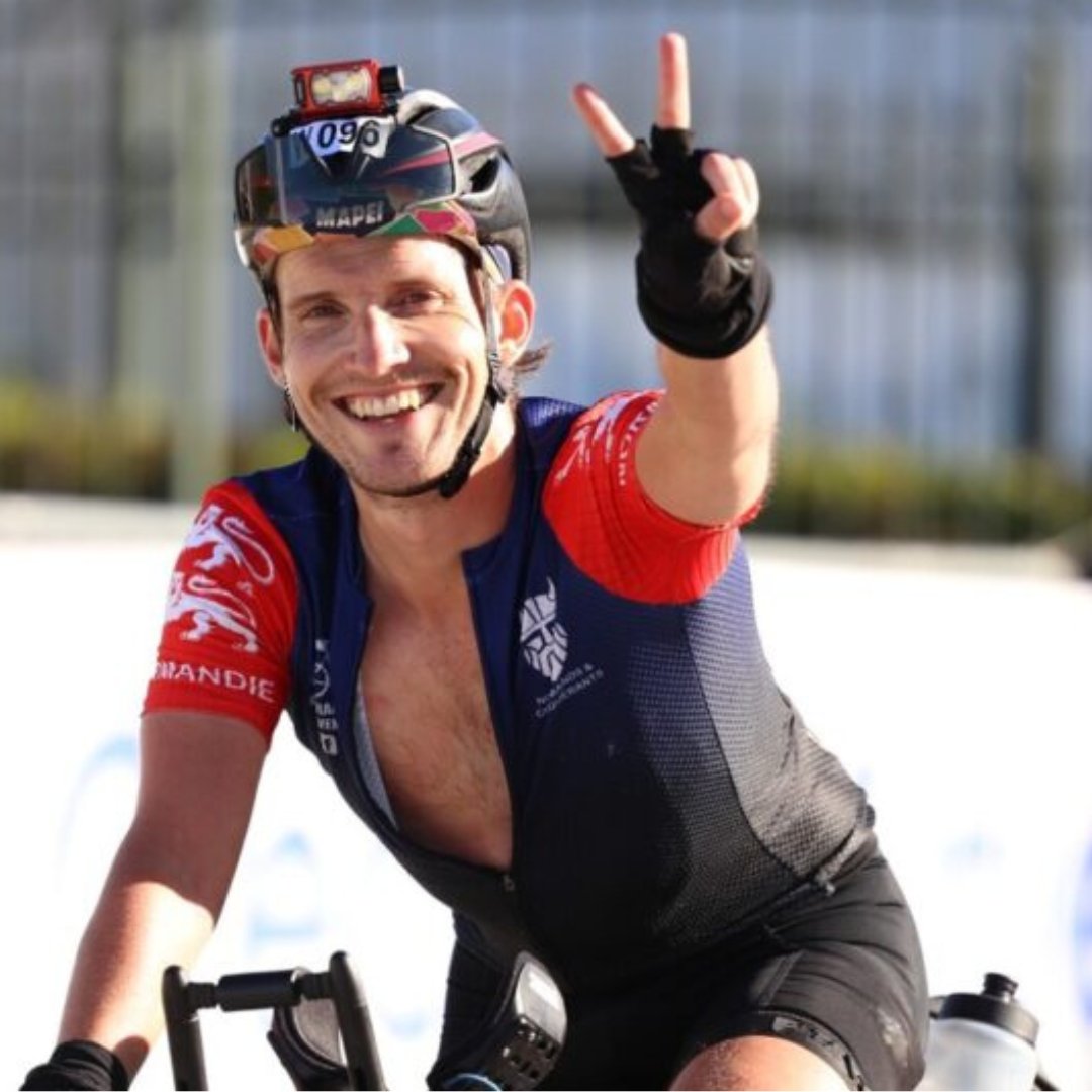 LMPositif's tweet photo. 🇫🇷 Atteint d'un cancer à 23 ans, Vincent Guerrier s'est lancé le défi de boucler un marathon une fois ses traitements terminés ! Pendant son combat contre la maladie, il a tenu bon grâce à sa passion pour le vélo et la course ! 👏 (Actu)

📸 Vincent Guerrier https://t.co/GdEYSNSJ4J