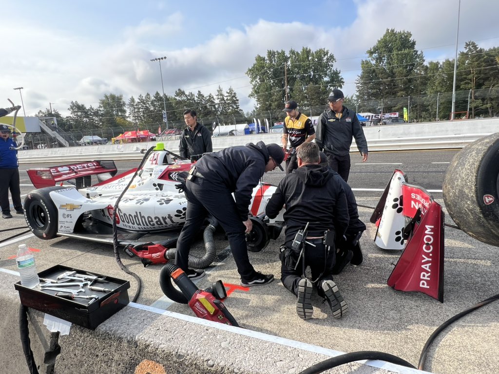 AJFoytRacing's tweet photo. Sting Ray made contact with the tire barrier after spinning off course. 

The No. 41 crew is assessing the damage and working to get him back out before the session ends. 

He is currently P10 on the speed chart. 

#INDYCAR | #BitnileGP https://t.co/lFtNH4Tlwp