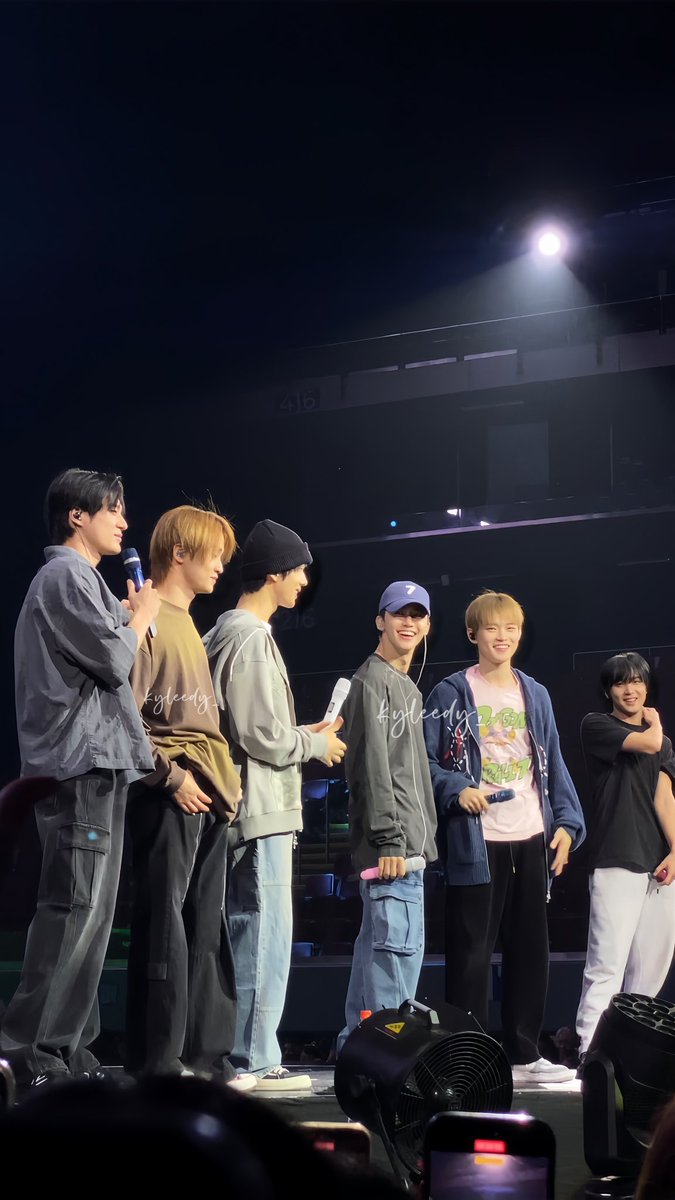 huangrjaedo's tweet photo. 7DREAM 8TH ANNIVERSARY
#Forever8estie7DREAM 
#아이고_칠드림_생일이에요

thank you for being my comfort people.. ilysm guys, my best friends 🥺💙✨ https://t.co/vfAVkp76T2