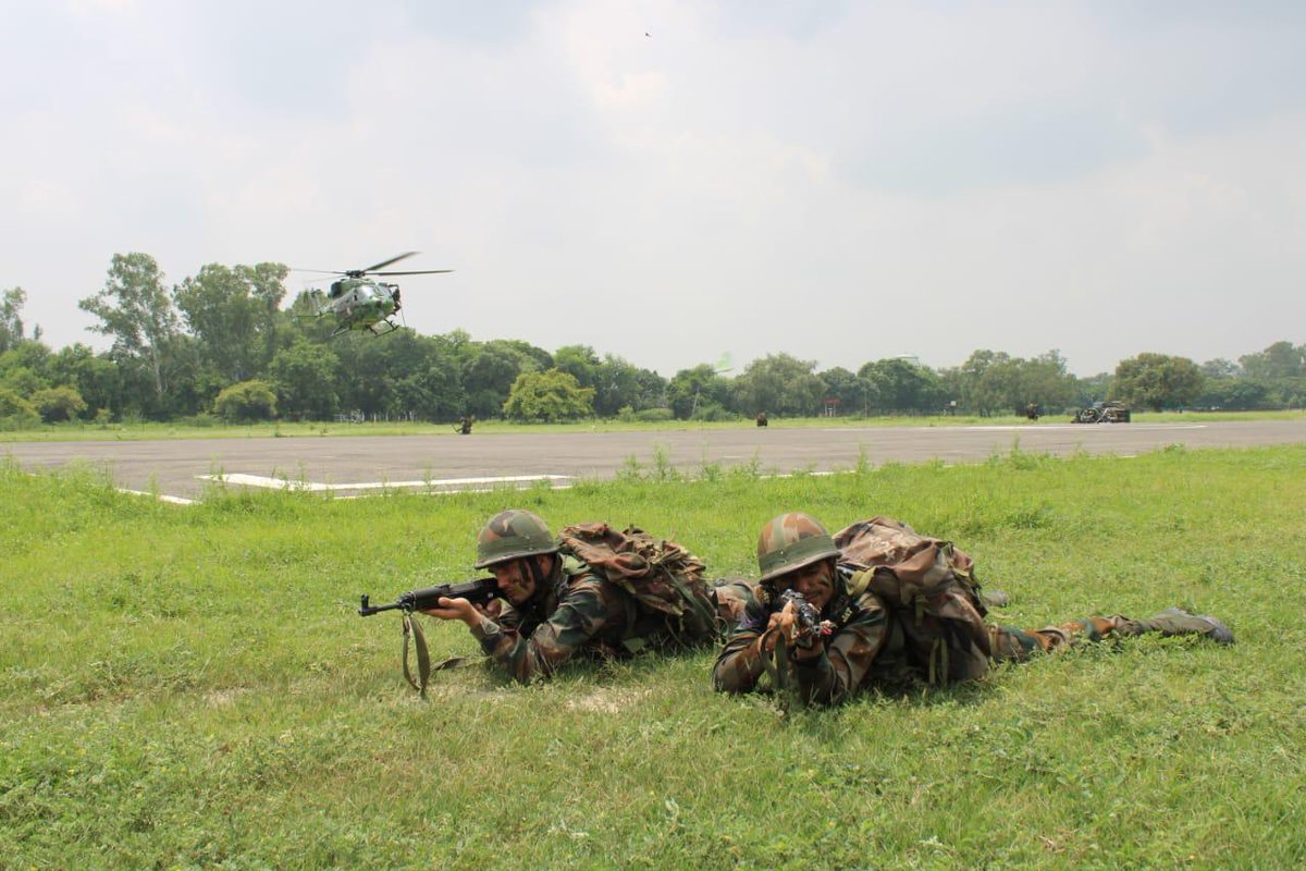 westerncomd_IA's tweet photo. #ForeverReady

Ghatak Platoons of #ChargingRamDivision conducted Exercise #DhruvShakti with #ArmyAviation to rehearse #SpecialHeliborneOperations &amp; validate #Tactics #Training &amp; #Procedures for #DeepInsertion to #StrikeFastStrikeDeep into enemy territory.
#KhargaCorps

@adgpi https://t.co/dIrBliur0a