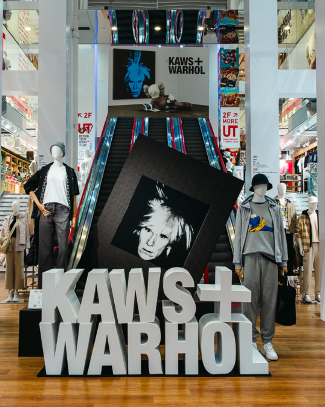 UNIQLO • KAWS ARTBOOK with TOTE BAG KAWS x Uniqlo Art Book with Warhol + Tote Bag Limited