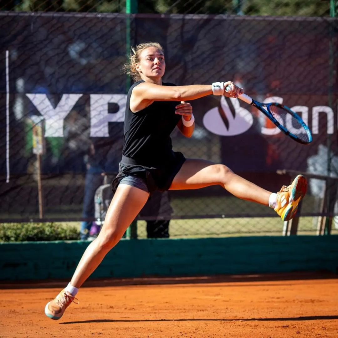 UniversTennis's tweet photo. 257e mondiale à 23 ans, la Française Alice Tubello 🇫🇷 partage ses réseaux sociaux après sa défaite en 1/4 de finale d’un tournoi ITF. 🤢 https://t.co/sn7BOjDYrl