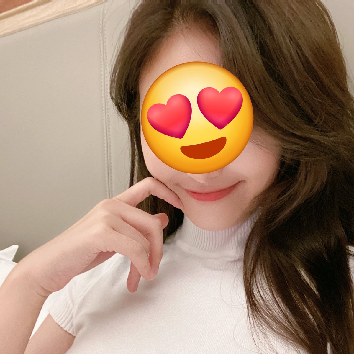 老婆很漂亮，希望她也能成为你的老婆，或者成为你的女朋友，或者成为你的炮友，看你的颜值和技术了，只要你能让她开心让她快乐，那任何活动费用由我全权负责