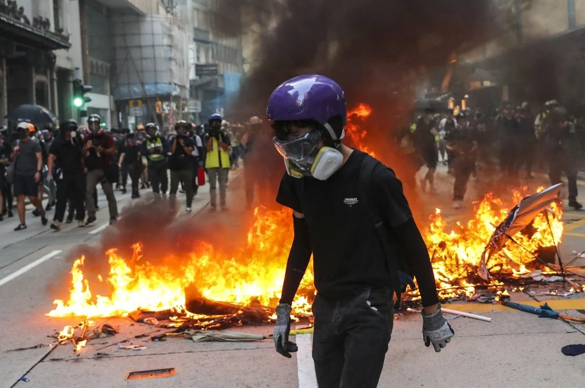 #Chine 🇨🇳 : Hong Kong dévorée par le dragon 🧵

Hong Kong est tombée dans le giron de la Chine. Par la diplomatie puis par la répression. Ceci a été un avertissement brutal de ce qui pourrait arriver à Taïwan. Retour dans ce fil d’histoire ⤵️

1/21