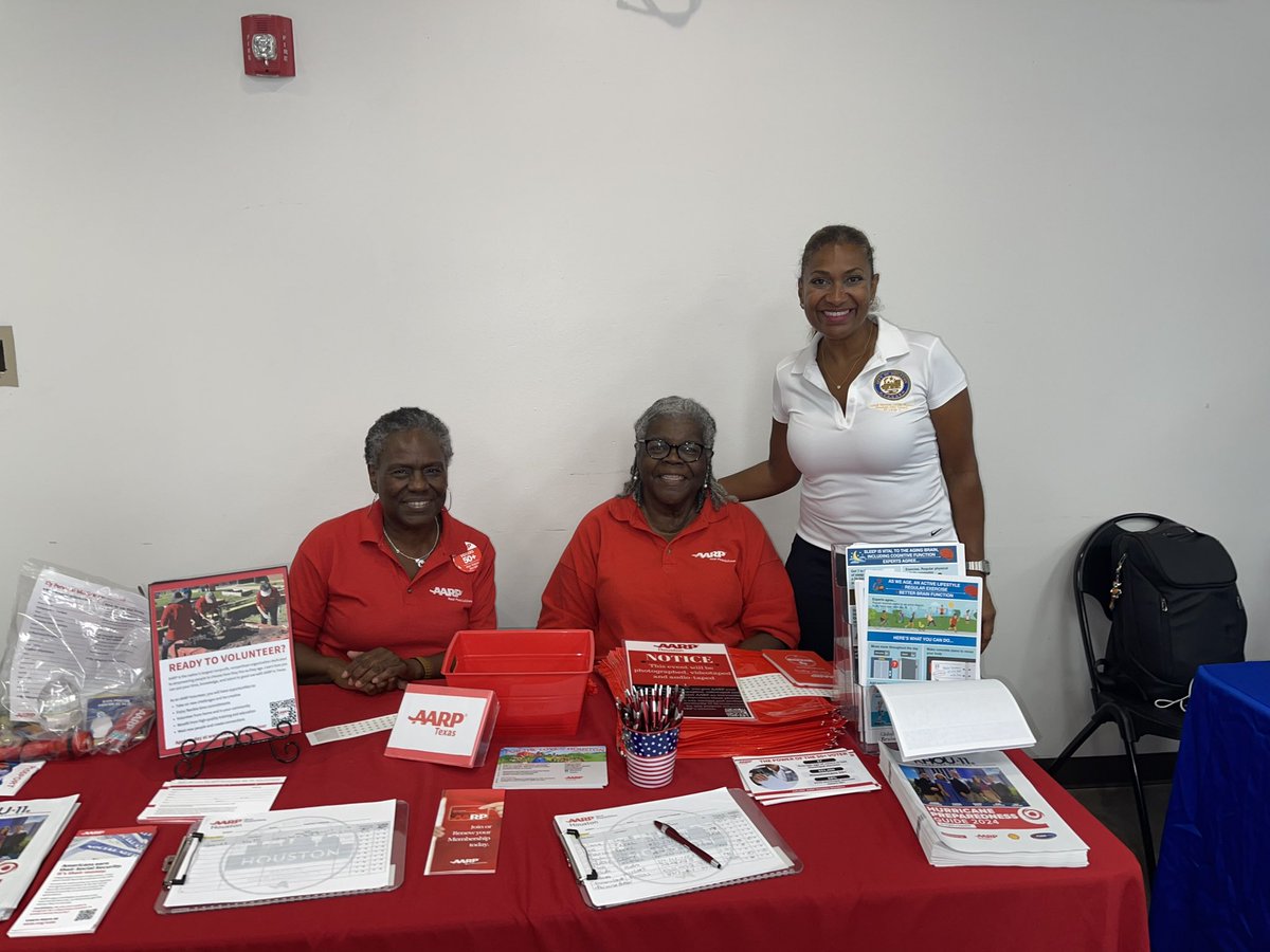 swygal71's tweet image. Thank you @CMPlummer4 for hosting an Emergency Preparedness Fair at the Kashmere Multi-Service Center and for inviting #AARPHouston to participate. 🦺@AARPTX #AARPVolunteers
