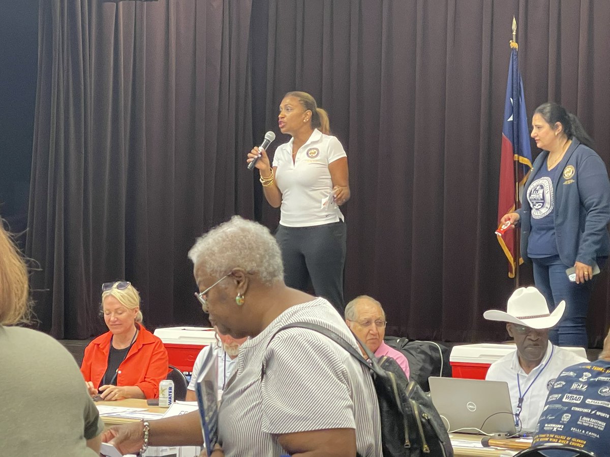 swygal71's tweet image. Thank you @CMPlummer4 for hosting an Emergency Preparedness Fair at the Kashmere Multi-Service Center and for inviting #AARPHouston to participate. 🦺@AARPTX #AARPVolunteers
