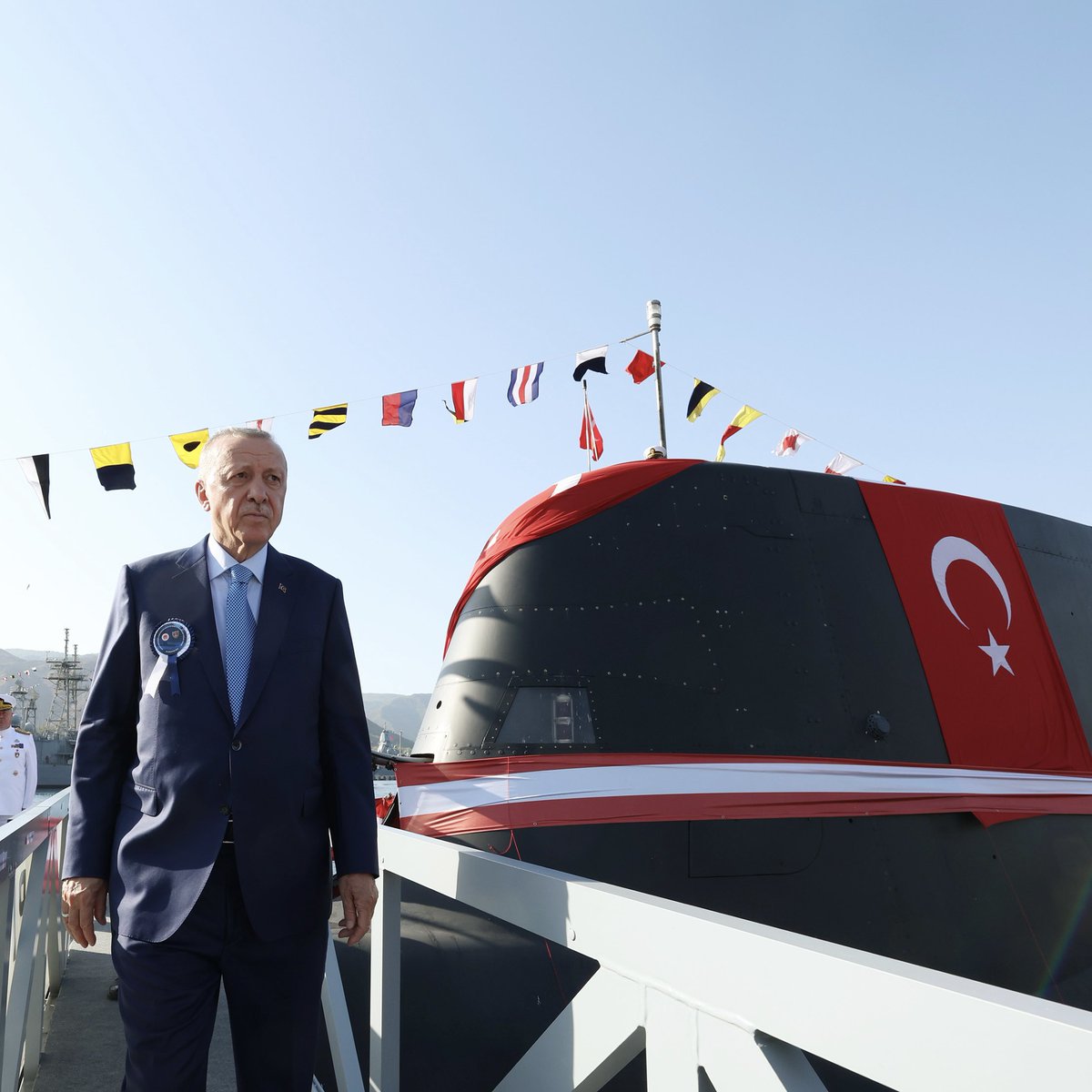 osmannnurika's tweet photo. Üç tarafı denizlerle çevrili ülkemizde, Mavi Vatan'ımızın güvenliği, Anavatan'ımızın korunmasıyla eşdeğerdir.🇹🇷

Savunma sanayimizin yeni gururu, mavi ufukların koruyucusu yerli ve milli denizaltımız Piri Reis, ülkemize ve milletimize hayırlı olsun.

Türkiye Yüzyılı hedefleri doğrultusunda, Cumhurbaşkanımız Sayın Recep Tayyip Erdoğan liderliğinde, Türkiye'yi daha da güçlü bir geleceğe taşımaya kararlıyız.