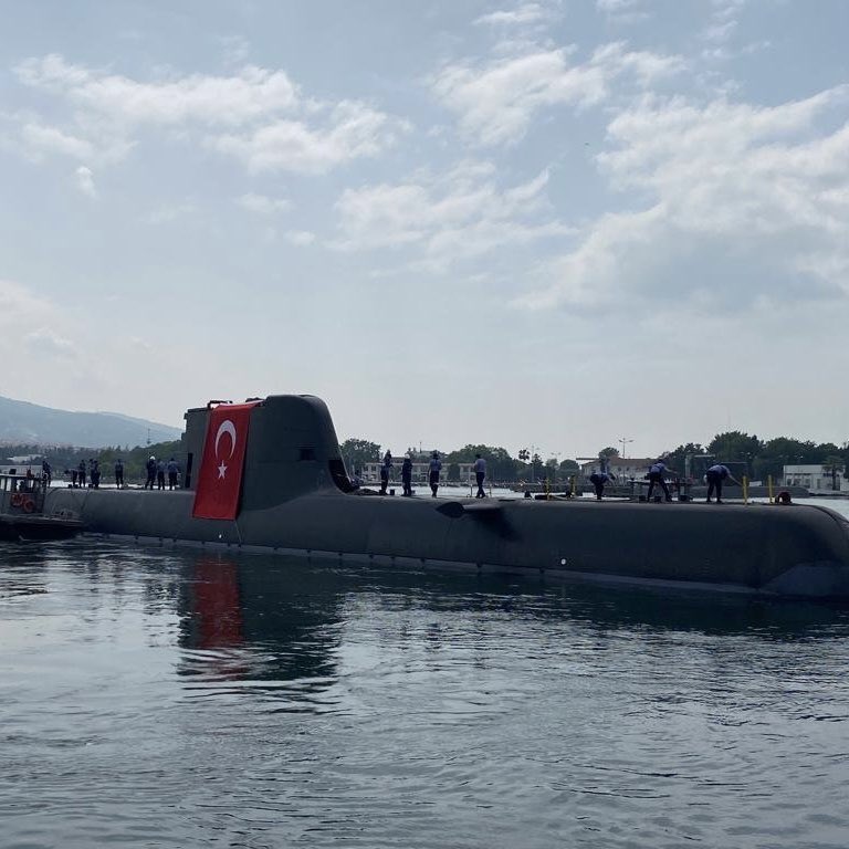osmannnurika's tweet photo. Üç tarafı denizlerle çevrili ülkemizde, Mavi Vatan'ımızın güvenliği, Anavatan'ımızın korunmasıyla eşdeğerdir.🇹🇷

Savunma sanayimizin yeni gururu, mavi ufukların koruyucusu yerli ve milli denizaltımız Piri Reis, ülkemize ve milletimize hayırlı olsun.

Türkiye Yüzyılı hedefleri doğrultusunda, Cumhurbaşkanımız Sayın Recep Tayyip Erdoğan liderliğinde, Türkiye'yi daha da güçlü bir geleceğe taşımaya kararlıyız.
