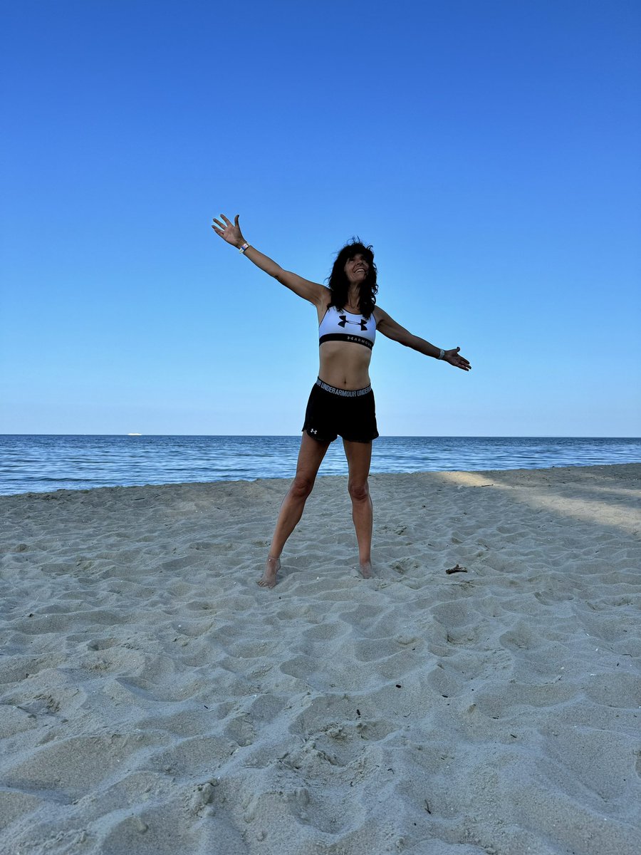 laufenund's tweet photo. 12,6 km bin ich am Strand gerannt, so schnell man da da eben kann. Und etwa 12 km bin ich auch gewandert dazu. Quasi #byebye08 in Etappen. Und ich habe es rechtzeitig zurück zum Campingplatz geschafft, wo das Outdoor Restaurant nämlich halb 8 schließt. War ein schöner Tag. https://t.co/uUyR2MgEDK
